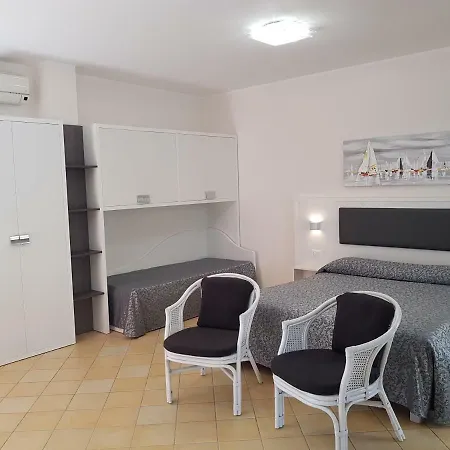 בית הארחה La Piazzetta 3 נומאנה