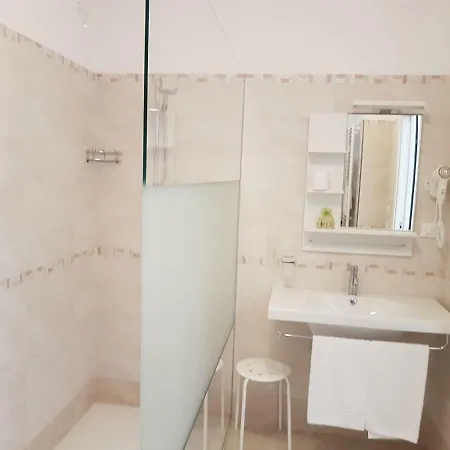 La Piazzetta 3 * נומאנה